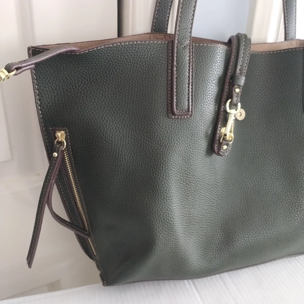 Travanti Pebble Faux Leather Olive Green Tote large with Pouch - Picture 3 of 10